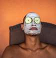 Segredo dos famosos: tratamento facial à base de fezes de passarinho funciona?  Foto: FG Trade