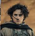 Fã de 'Duna' viraliza após criar 'verme da areia' para assistir à 'Parte Dois' do longa.  Foto: @redprintsrising via TikTok e Niko Tavernise/Warner Bros. Pictures/Divulgação / Estadão