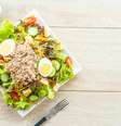 Aprenda a receita de salada de macarrão proteica com atum  Foto: lifeforstock/Freepik / Boa Forma
