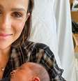 Mulher de Juliano Cazarré, Letícia Cazarré entregou forte diferença do filho bebê para os cinco irmãos.  Foto: Reprodução, Instagram/@leticiacazarre / Purepeople