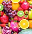 As frutas são opções leves e nutritivas para emagrecer com saúde  Foto: CHALERMCHAI99 | Shutterstock / Portal EdiCase