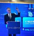Presidente-executivo da Stellantis, Carlos Tavares, faz anúncio de investimento de R$30 bi no Brasil.
Bernardo Caram/REUTERS  Foto: Reuters