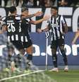 Júnior Santos comemorando um de seus gols.   Foto: Vitor Silva/Botafogo / Esporte News Mundo