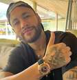 Relógio luxuoso de Neymar Jr custa R$ 1,3 milhão e tem roleta embutida  Foto: Reprodução/Redes Sociais
