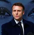 "Hoje não é o fim da história, mas o início de uma luta", disse Macron na cerimônia, que coincidiu com o Dia Internacional da Mulher  Foto: REUTERS