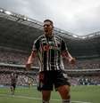  Foto: Pedro Souza/Atlético - Legenda: Paulinho marcou o primeiro gol da vitória do Atlético sobre o América / Jogada10