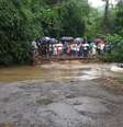 Ponte desaba e moradores ficam ilhados em Ubatuba; ao menos cinco bairros ficaram ilhados  Foto: Divulgação/Defesa Civil do Estado de SP / Estadão