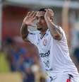  Foto: Victor Ferreira/ECVitória - Legenda: Alerrandro celebra gol diante do Barcelona de Ilhéus / Jogada10
