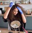 Para pintar o cabelo em casa é preciso ter alguns cuidados  Foto: gpointstudio | Shutterstock / Portal EdiCase