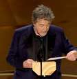 Al Pacino entrega o prêmio de melhor filme para Oppenheimer  Foto: Kevin Winter/Getty Images