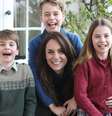 Kate Middleton divulgou foto 'manipulada' com os filhos neste domingo, 10  Foto: Reprodução/X