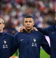 Griezmann, Mbappé e Giroud durante hino da França   Foto: FRANCK FIFE | AFP via Getty Images / Esporte News Mundo