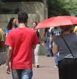 Pedestres sob forte sol e calor no Centro de São Paulo, SP  Foto: RENATO S. CERQUEIRA/ATO PRESS/ESTADÃO CONTEÚDO