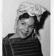 Dançarina e coreógrafa americana Katherine Dunham (1909-2006) fez um desabafo a repórteres brasileiros sobre racismo no Brasil em 1950  Foto: PHYLLIS TWACHTMAN/LIBRARY OF CONGRESS / BBC News Brasil