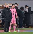 Tata Martino e Messi durante amistoso do Inter Miami com o Vissel Kobe   Foto: Kenta Harada | Getty Images / Esporte News Mundo