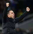 Xavi comemora gol do Barcelona contra o Napoli   Foto: Alex Caparros | Getty Images / Esporte News Mundo