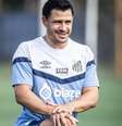 Foto: Raul Baretta/Santos FC - Legenda: Recuperado, Giuliano deverá entrar no segundo tempo / Jogada10