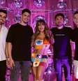 Rafaella posou com amigos, ao lado de Piquerez  Foto: Reprodução/Instagram
