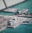 Doca flutuante pode ser parecida com esta construída durante um exercício de treinamento na Austrália  Foto: Exército dos EUA / BBC News Brasil
