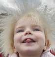 Layla, 3, diz que ama seu cabelo  Foto: Arquivo pessoal / BBC News Brasil