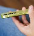 O sensor de digital do Galaxy A15 pode ser encontrado no botão de ligar e desligar o celular (Imagem: Ivo Meneghel/Canaltech)  Foto: Canaltech