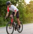 Andar de bicicleta favorece o funcionamento do corpo  Foto: GP PIXSTOCK | Shutterstock / Portal EdiCase
