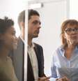 Delegar tarefas é importante para não sobrecarregar nenhum membro da equipe  Foto: fizkes | Shutterstock / Portal EdiCase