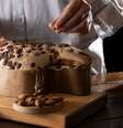 Colomba Pascal com gotas de chocolate  Foto: iStock
