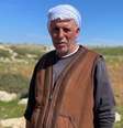 O agricultor palestino Fares Samamreh diz que ele e a família abandonaram sua fazenda após serem atacados por colonos israelenses.  Foto: Stuart Phillips / BBC News Brasil