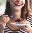 Veja como é possível manter os doces na rotina alimentar e emagrecer com saúde  Foto: ArthurHidden/Freepik / Boa Forma