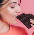 Descubra se o chocolate pode oferecer algum benefício à saúde. |  Foto: kroshka__nastya/Freepik / Boa Forma