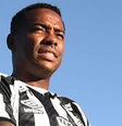 Condenado na Itália, Robinho espera por seu futuro no Brasil  Foto: Ivan Storti/Santos FC