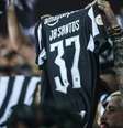  Foto: Vitor Silva/Botafogo - Legenda: Júnior Santos vibra com Tiquinho, uma sociedade que pode dar o que falar / Jogada10