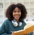 Jovem negra estudando  Foto: Natee Meepian/ iStock / Getty Images Plus