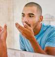 Mau hálito muitas vezes não é percebido pela pessoa que tem  Foto: iStock