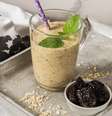 Vitamina de banana com ameixa seca  Foto: Alieva Liubov | Shutterstock / Portal EdiCase