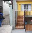 Agentes visitam casas na zona norte da cidade de São Paulo, onde casos de dengue também cresceram  Foto: Tiago Queiroz/Estadão / Estadão