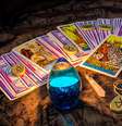 Tarot oferece orientações para as decisões da vida  Foto: LunarVogel | Shutterstock / Portal EdiCase