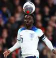  Foto: Adrian Dennis/AFP via Getty Images - Legenda: Bukayo Saka é um dos destaques do Arsenal na atual temporada - / Jogada10