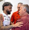 Gabigol se encontrando com Zico.   Foto: Reprodução/Flamengo / Esporte News Mundo
