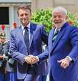 Lula e Macron durante visita do presidente brasileiro a Paris. Macron chega nesta terça-feira (26/03) ao Brasil para uma viagem de três dias  Foto: Ricardo Stuckert/Presidência da República / BBC News Brasil