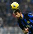 Foto: Gabriel Bouys/AFP via Getty Images - Legenda: Francesco Acerbi em ação com a camisa da Inter de Milão - / Jogada10
