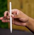 A Apple estaria testando uma nova versão da Apple Pencil compatível com o Vision Pro, que permitiria que qualquer superfície plana se torne uma tela (Imagem: Brenno Barreira/Canaltech)  Foto: Canaltech