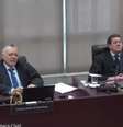 Silvânio de Alvarenga (à esquerda) e Jeová Sardinha (à direita) durante julgamento  Foto: Reprodução/YouTube