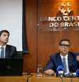 Coletiva do Presidente do Banco Central, Roberto Campos Neto (dir), para apresentação do Relatorio da Inflação  Foto: Paulo Pinto/Agência Brasil / Perfil Brasil