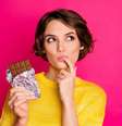 Pessoas com restrições alimentares precisam se atentar ao rótulo do chocolate  Foto: Roman Samborskyi | Shutterstock / Portal EdiCase