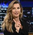 Gisele Bündchen no talk show de Jimmy Fallon, onde foi divulgar seu livro de receitas saudáveis  Foto: Reprodução/X