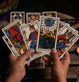 Cartas do tarot revelam como será o mês de abril para os 12 signos  Foto: Cristian Blazquez | Shutterstock / Portal EdiCase