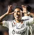  Foto: Rebeca Reis, João Loureiro e Jhony Inácio/Ag. Paulistão - Legenda: Santos larga na frente na final do Paulistão / Jogada10
