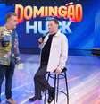 Luciano Huck e Raul Gil no palco do Domingão.  Foto: Reprodução/TV Globo